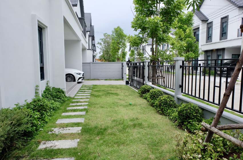 House with Shared Pool in Bangnatrad 